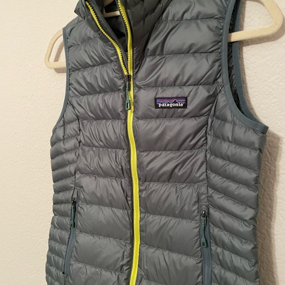 Like NEW Patagonia Down Sweater Vest 💛 - Picture 2 of 4